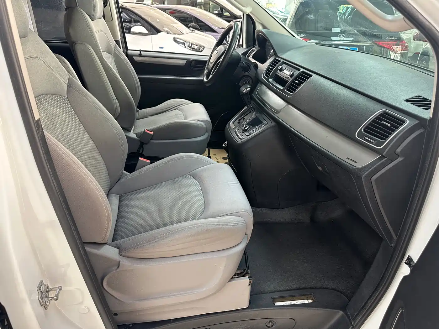 SAIC Maxus Maxus G10 2019 Facelift PLUS 2.0T Automatic Elite Edition China VI фото 5