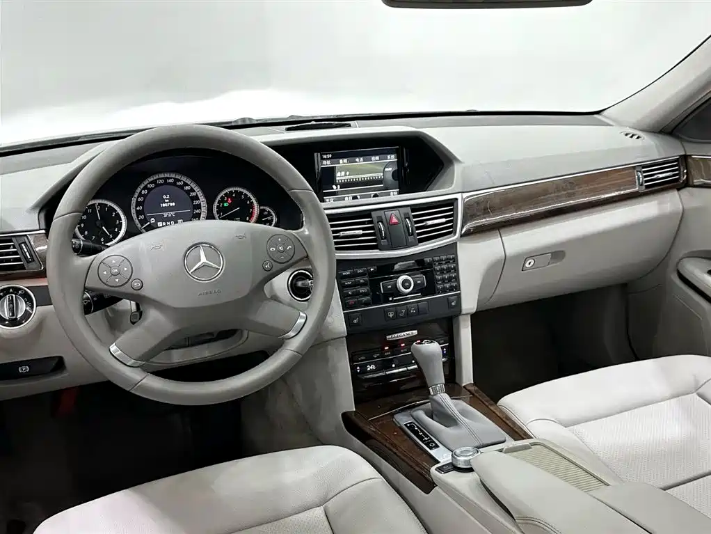 Mercedes-Benz E-Class 2011 E 260 L CGI Fashion фото 10