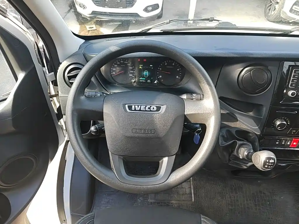 Iveco Daily 2022 2021 2.0T Manual Chaorui Long Wheelbase Short Overhang High Roof Manual Door F1A