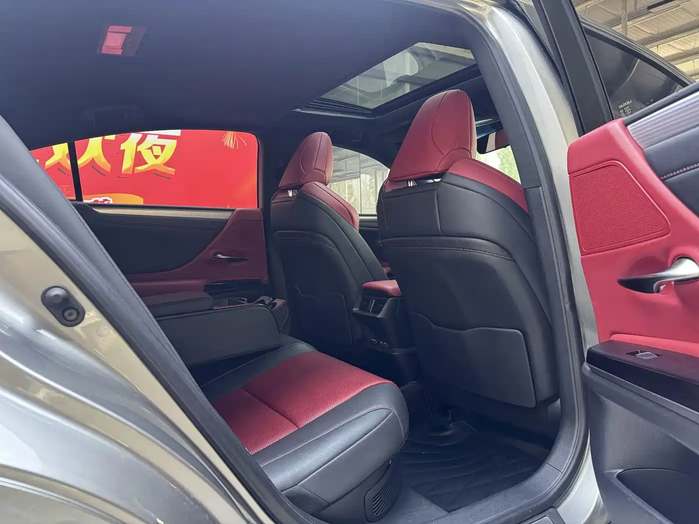 Фото 9 - Lexus ES