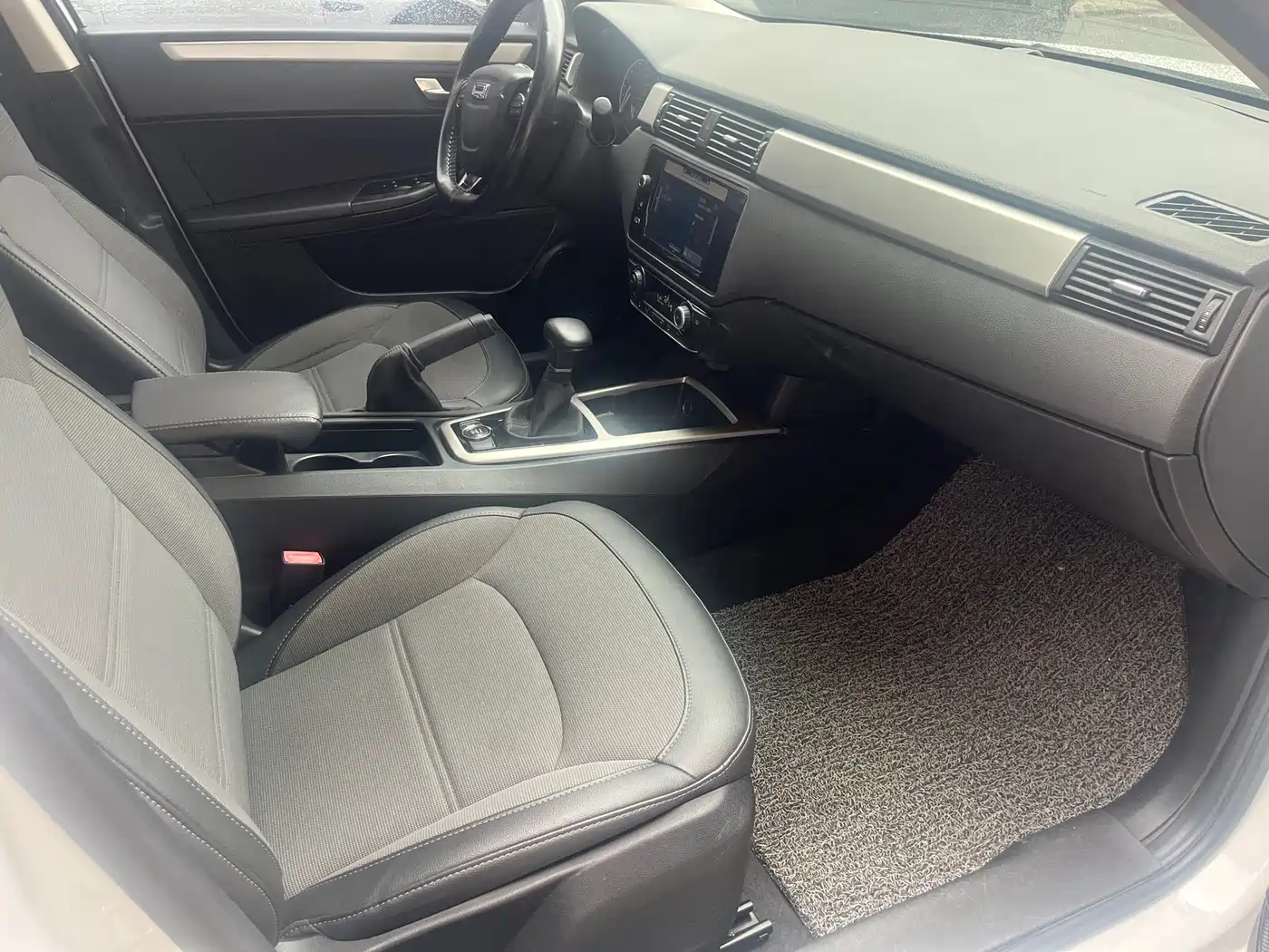 Qoros 3 2016 2016 Urban SUV 1.6T Automatic Zhiyue