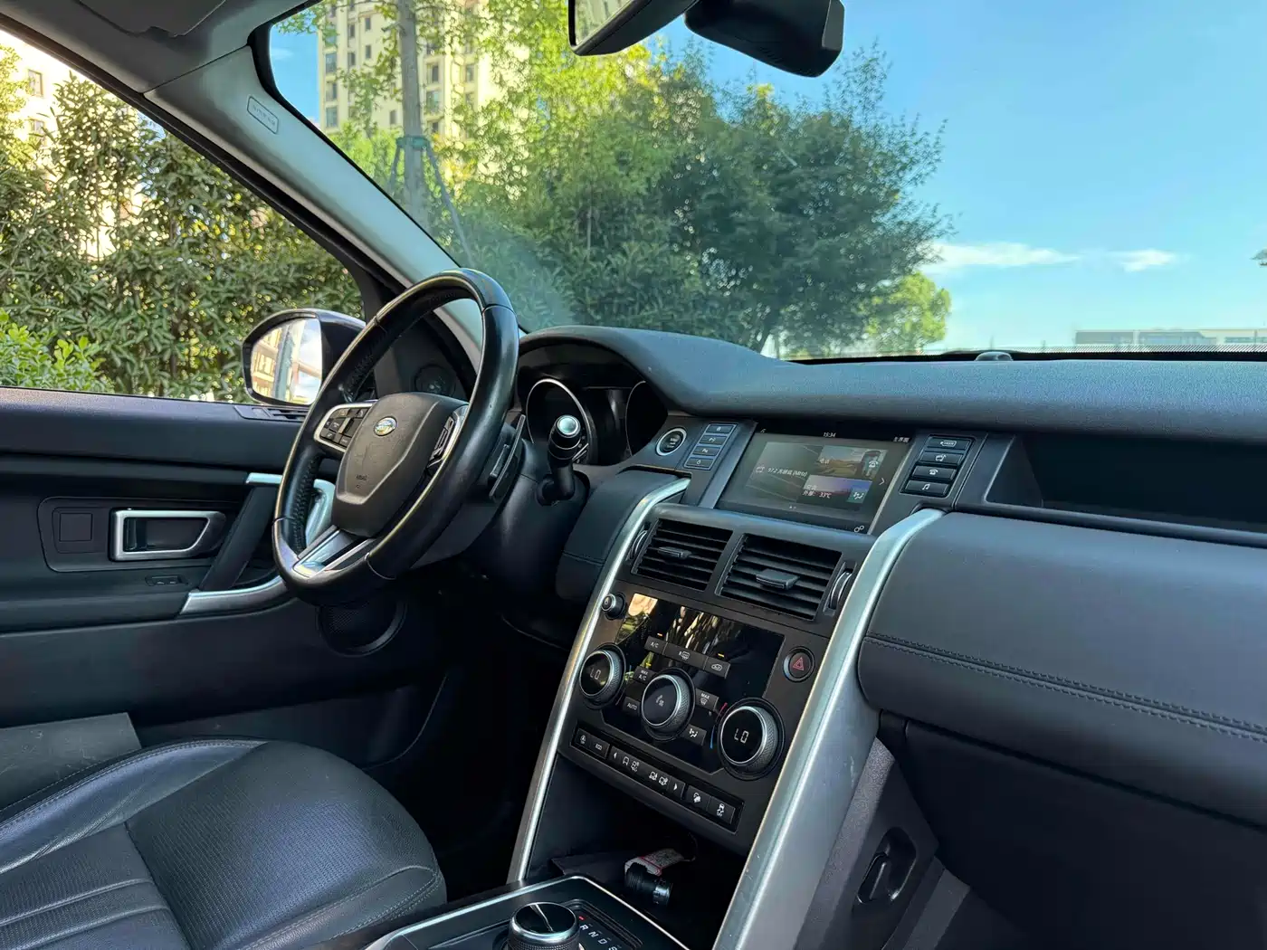 Land Rover Discovery Sport 2018 240PS SE Edition фото 9