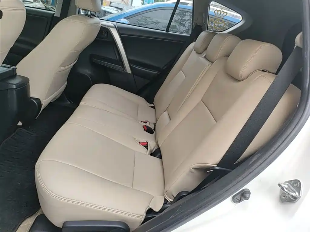 Toyota RAV4 Rongfang 2015 2.0L CVT 2WD Trend Edition фото 17