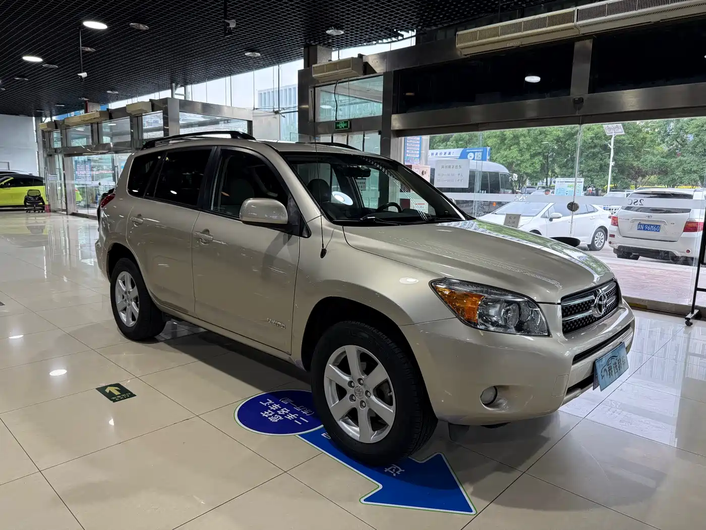 Toyota RAV4 (Import) 2006 2.4 Luxury фото 2