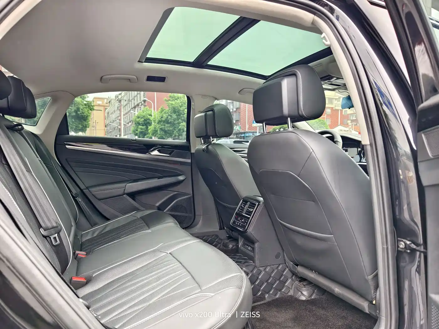 Volkswagen Passat 2023 330TSI Luxury Edition фото 10