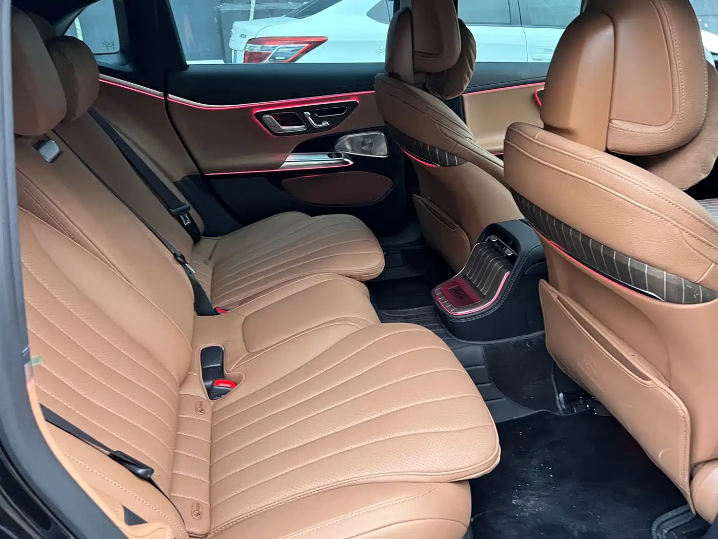 Mercedes-Benz E-Class 2025 E 300 L Luxury фото 12
