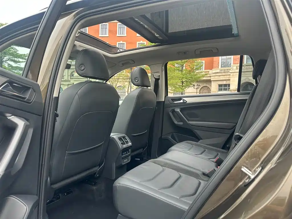 Volkswagen Tiguan L 2019 330TSI Automatic 2WD Smart Luxury Edition China VI фото 10