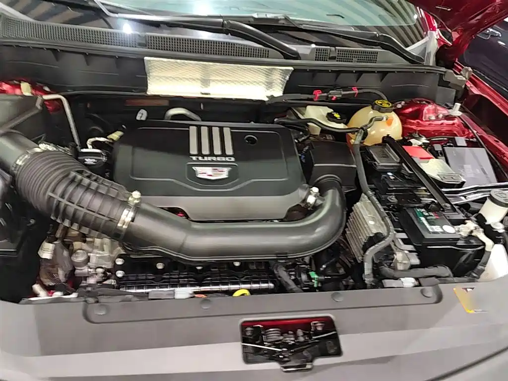 CADILLAC XT6