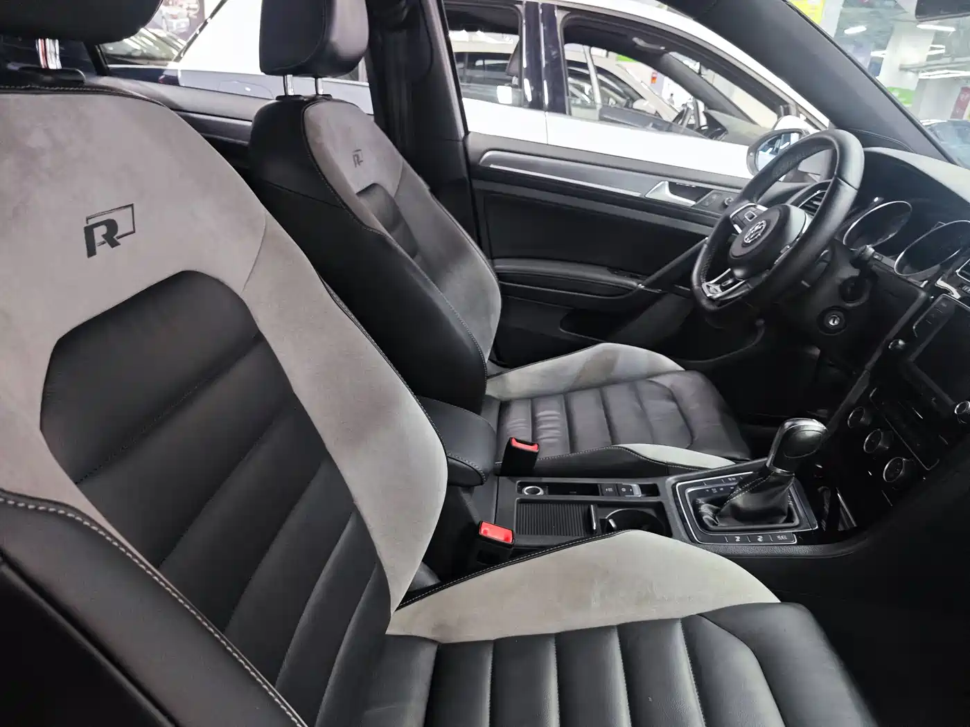 Volkswagen Golf 2015 1.4TSI Automatic R-Line фото 12