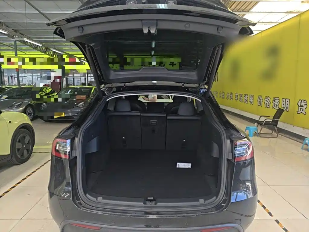Фото 19 - Tesla Model Y