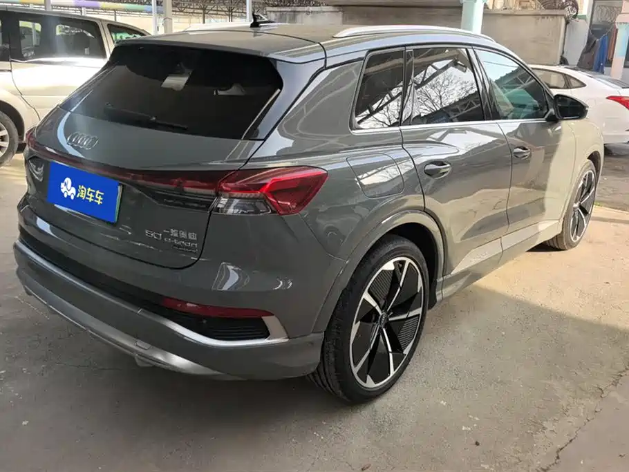 AUDI Q4 E TRON