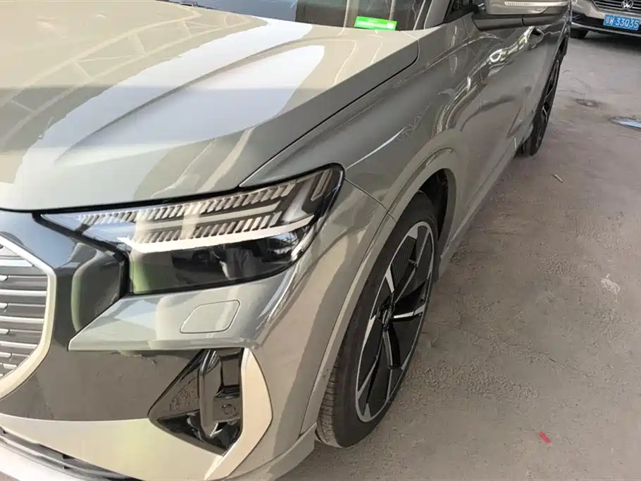 AUDI Q4 E TRON