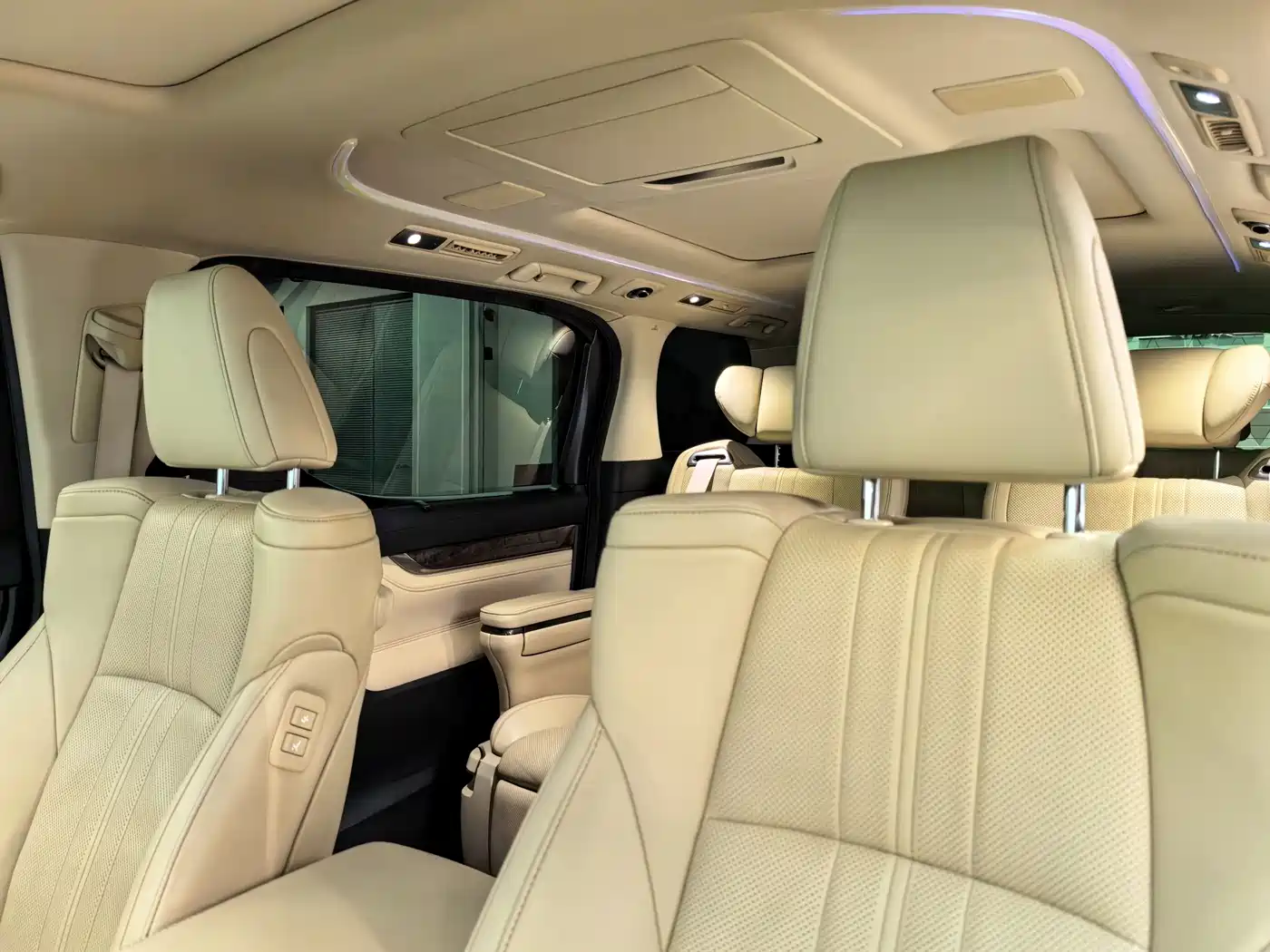 Toyota Alphard 2021 Hybrid 2.5L Premium фото 10