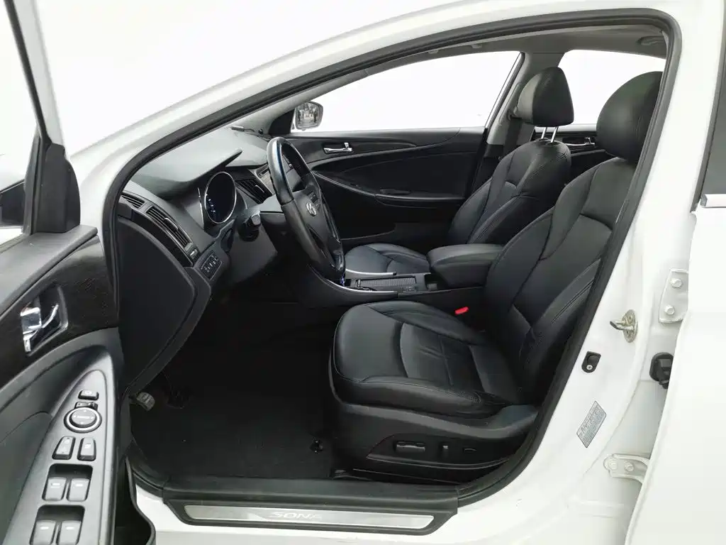 Photo 10 - Hyundai Sonata