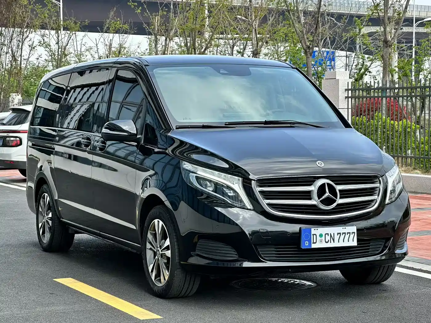 Mercedes-Benz V-Class 2018 V 260 Navigator Edition China VI фото 3