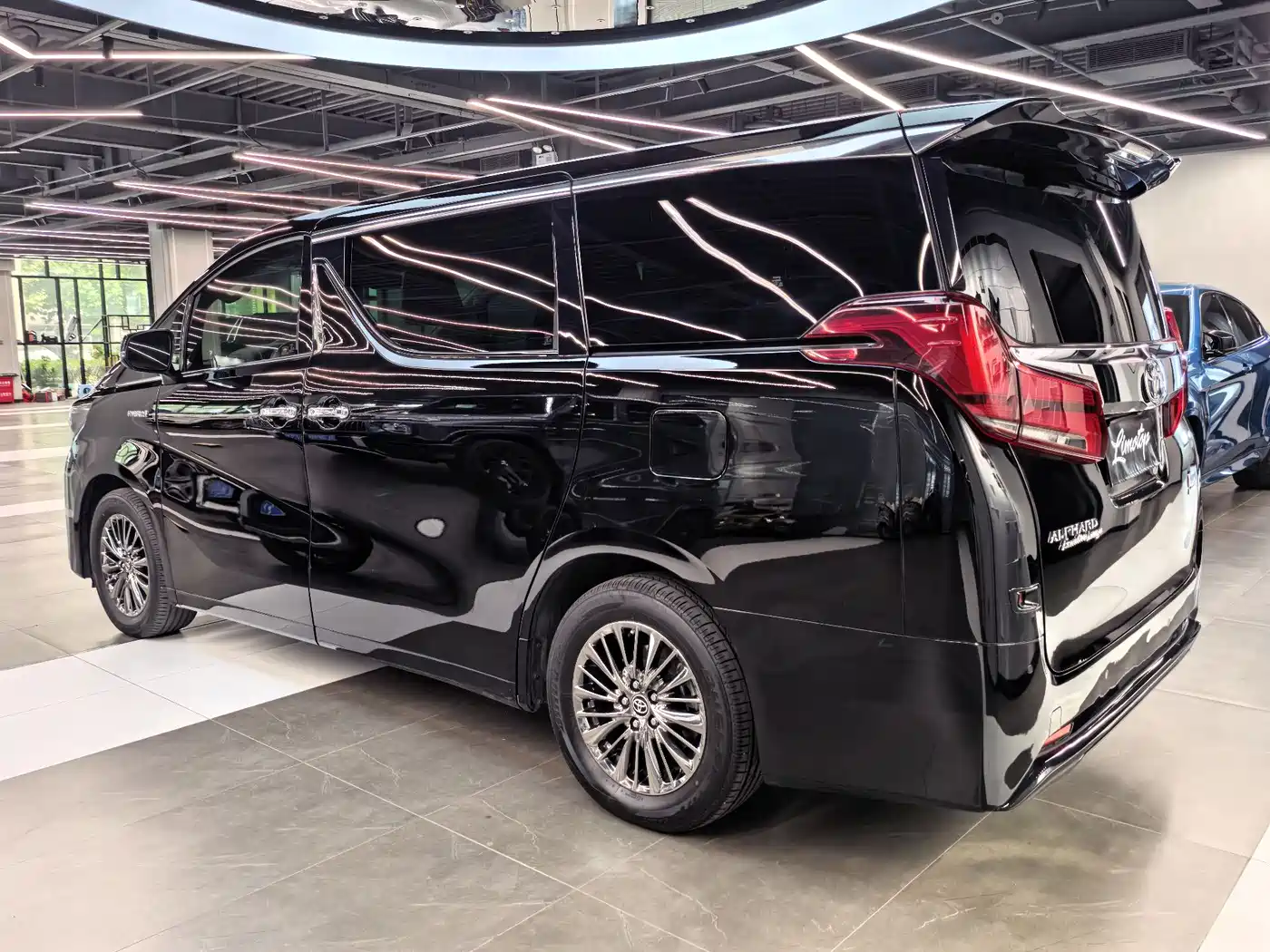 Toyota Alphard 2021 Hybrid 2.5L Premium фото 4