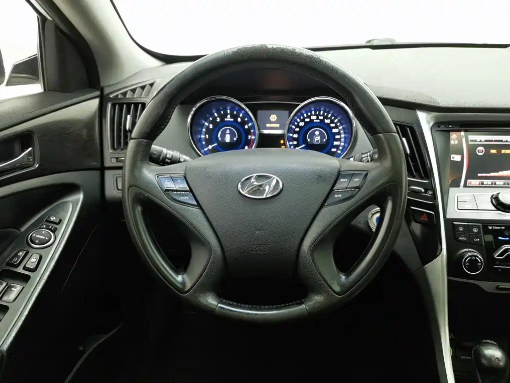 Photo 11 - Hyundai Sonata