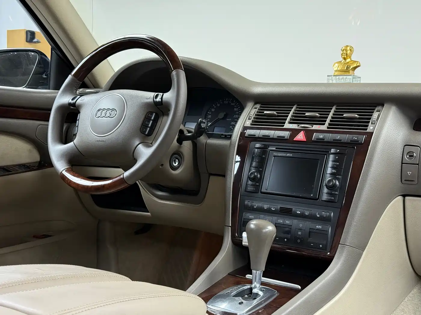 Фото 13 - Audi A8