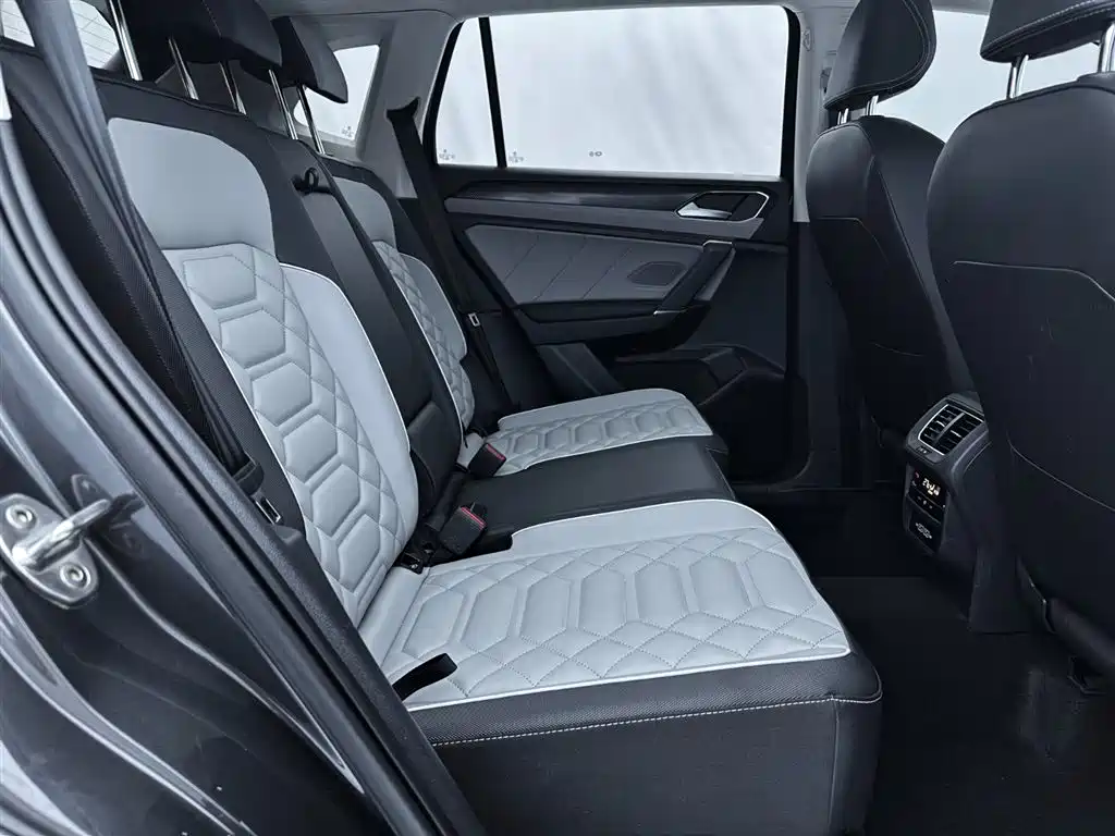 Volkswagen Tayron 2023 280TSI 2WD Luxury Plus Advanced Edition фото 15