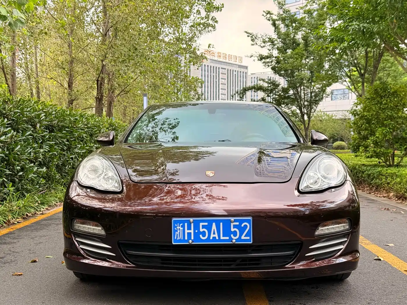 Photo 2 - Porsche Panamera