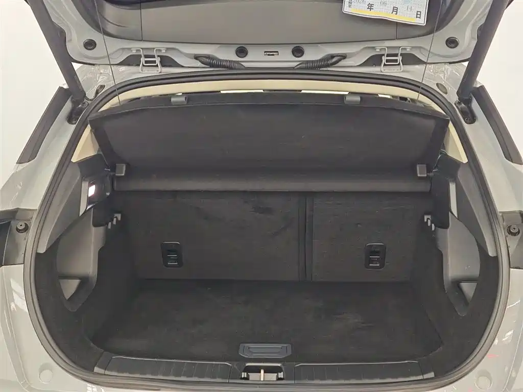 Lynk & Co 06 EM-P 2022 PHEV 84KM Range Pro фото 8