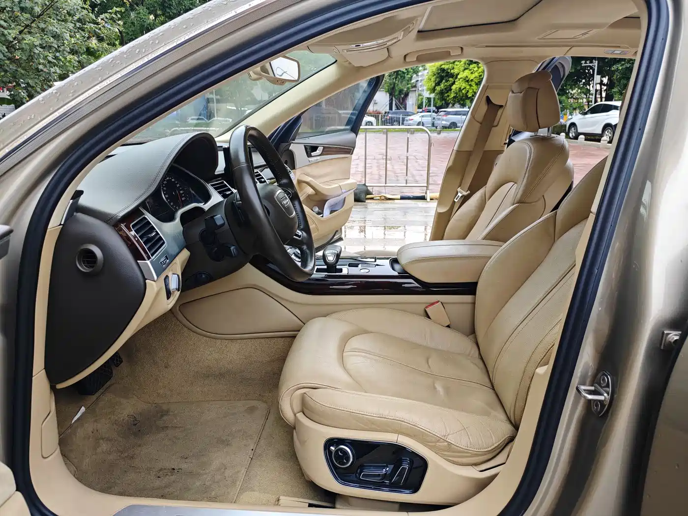 Фото 8 - Audi A8