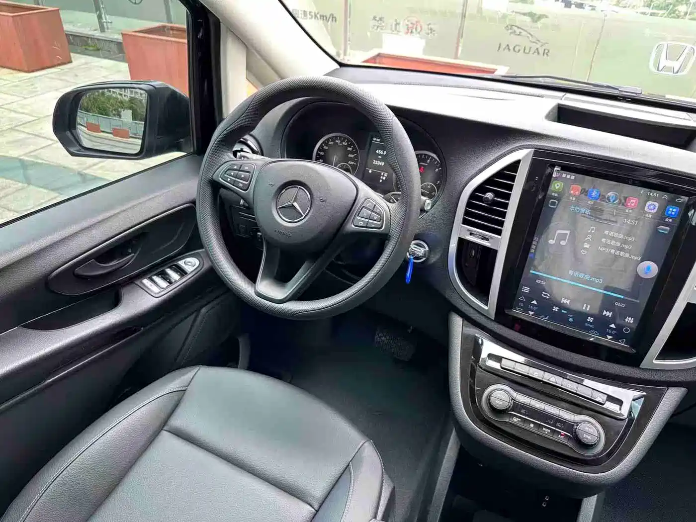 Mercedes-Benz Vito 2023 2.0T Elite 9-Seater фото 14