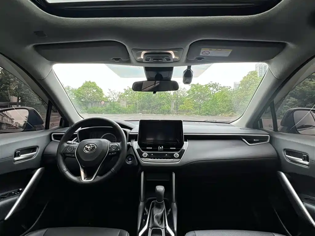 Toyota Frontlander 2022 2.0L CVT Luxury Edition фото 10