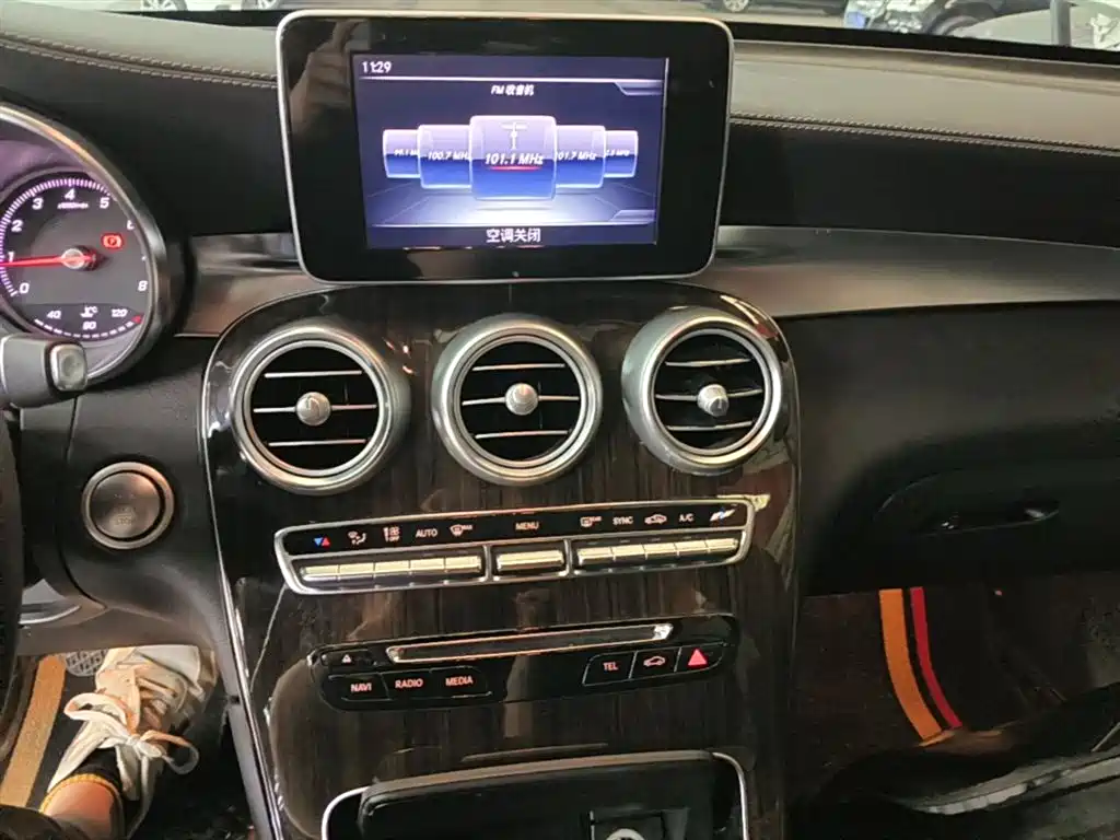 Mercedes-Benz GLC 2017 GLC 260 4MATIC Luxury фото 13