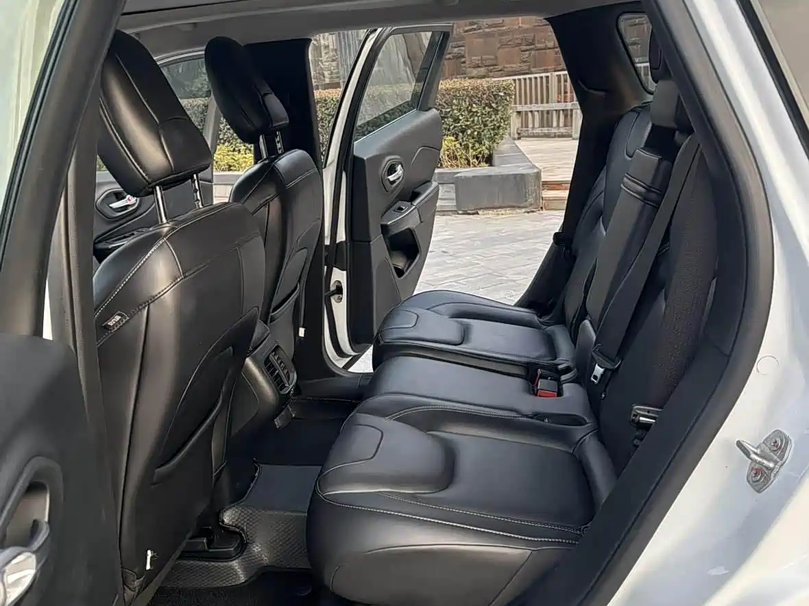 Jeep Cherokee (Import) 2015 2015 2.4L Elite Edition