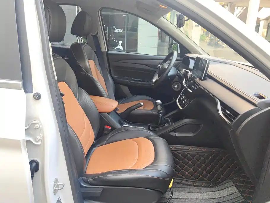 Wuling Motors Wuling Hongguang S3 2020 2019 Auto-Clutch Version 1.5L Manual Comfort China V