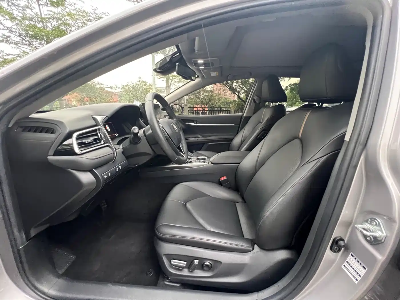 Toyota Camry 2023 Hybrid 2.5HG Luxury Edition фото 4