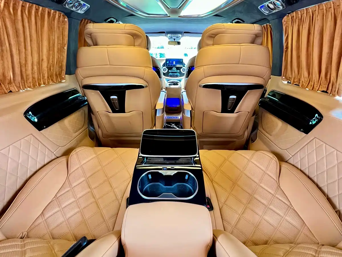 Mercedes-Benz Vito 2023 2.0T Business 7-Seater фото 14