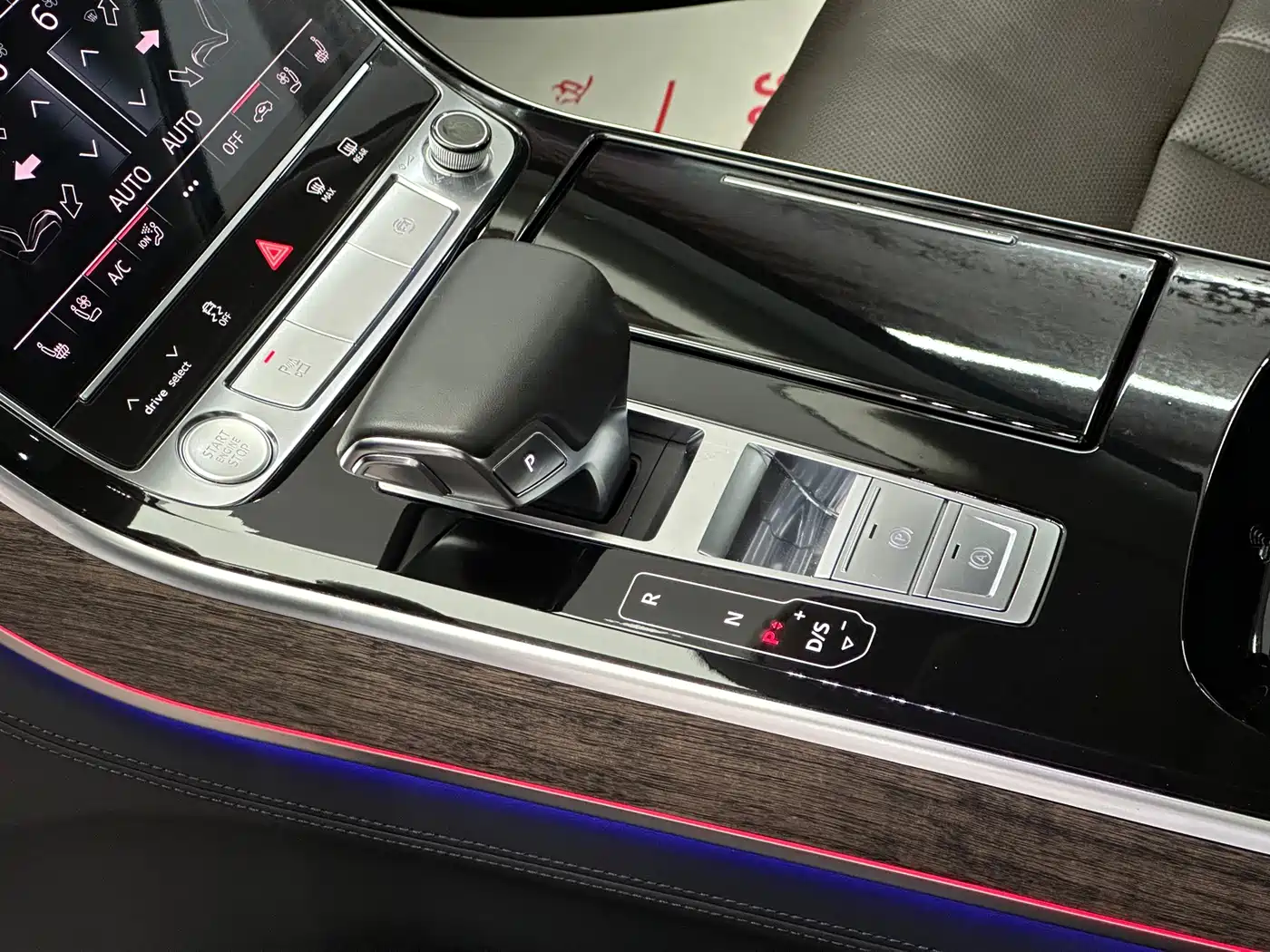 Фото 11 - Audi A8