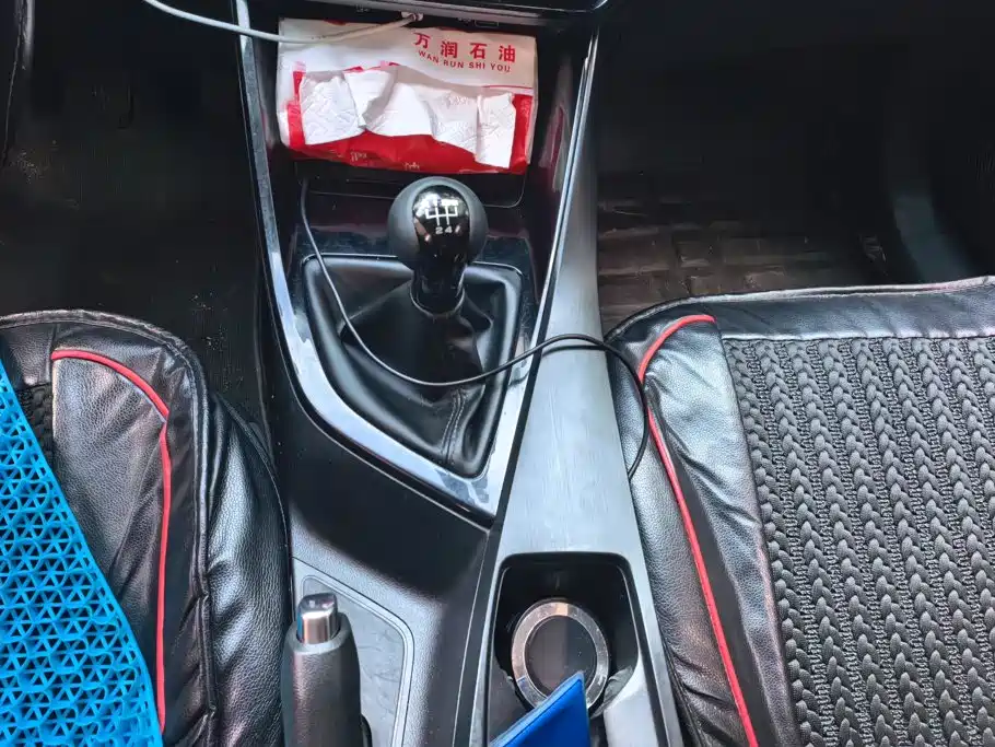 Фото 16 - Roewe i5