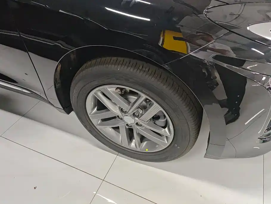 Hongqi E-QM5 2026 2025 610km PLUS