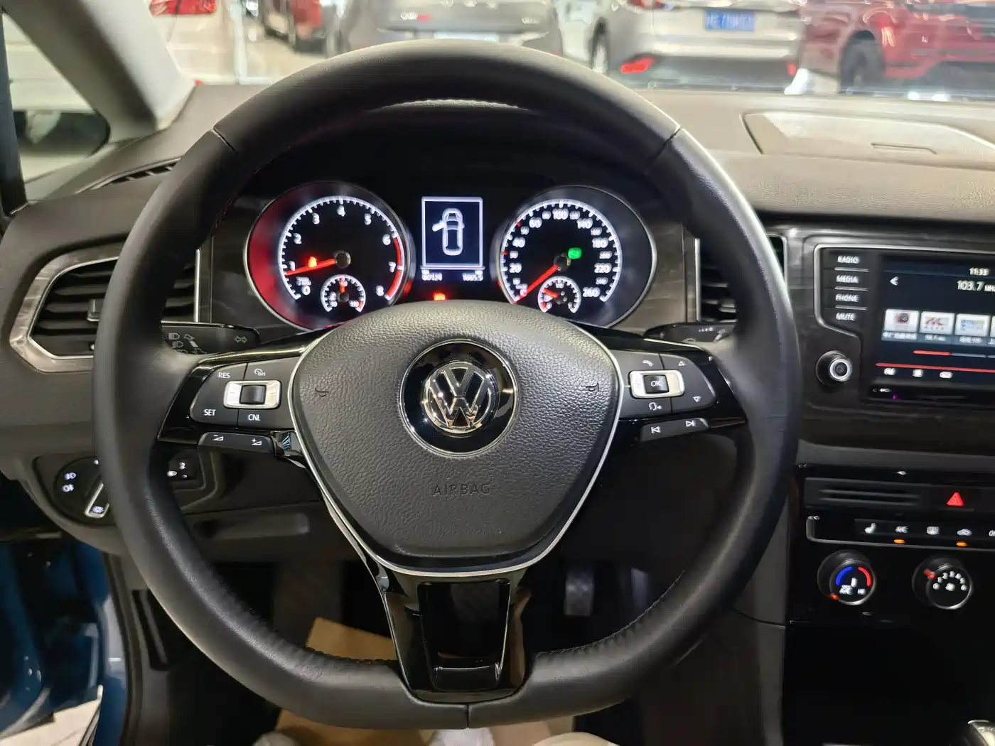 Volkswagen Golf Sportsvan 2016 280TSI Automatic Luxury фото 9