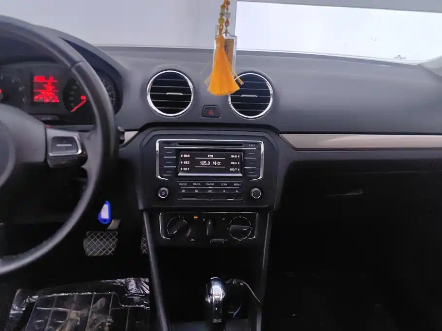 Photo 13 - Volkswagen Jetta