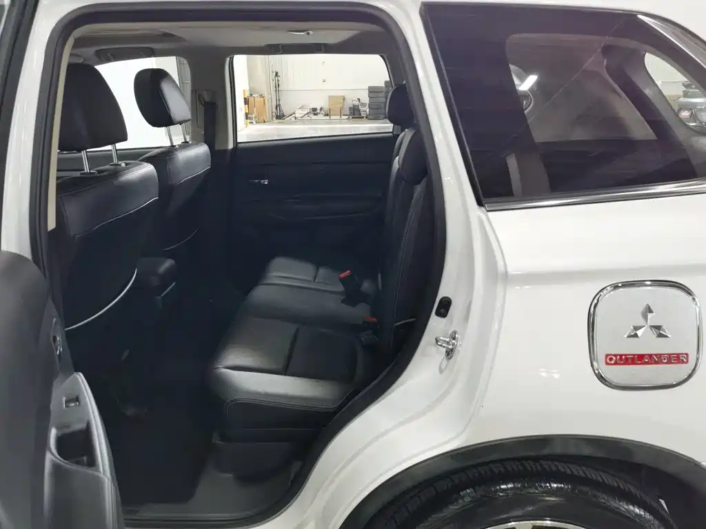Mitsubishi Outlander 2017 2016 2.4L 4WD Elite Edition 5-seater