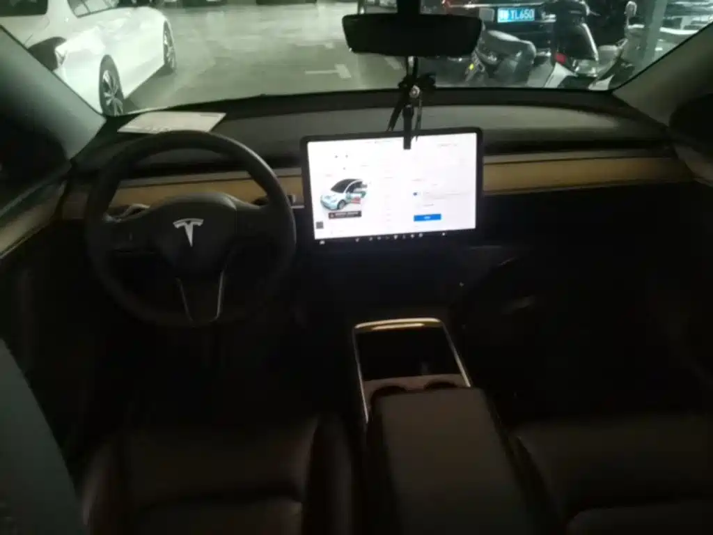 Фото 10 - Tesla Model Y