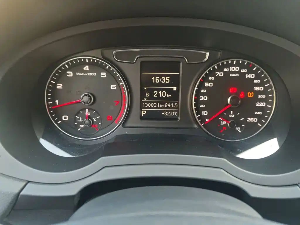 Фото 8 - Audi Q3