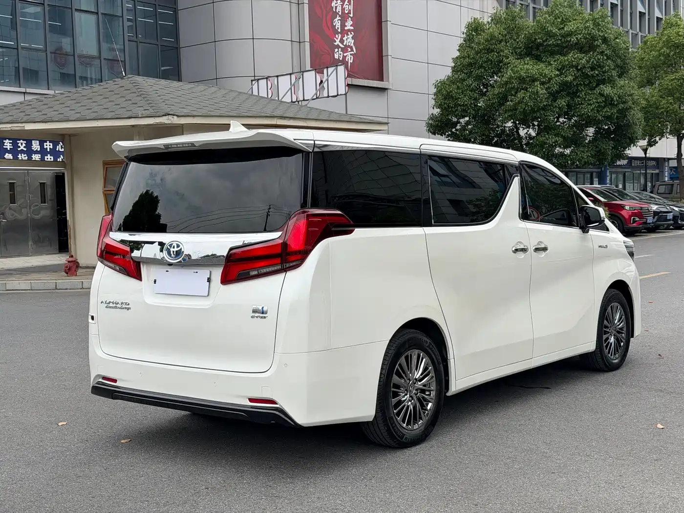 Toyota Alphard 2020 Hybrid 2.5L Premium Edition фото 6