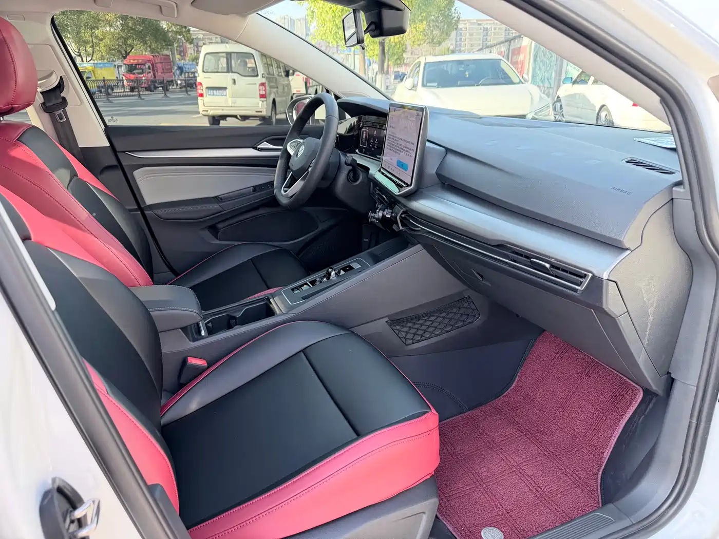 Volkswagen Golf 2025 300TSI фото 9