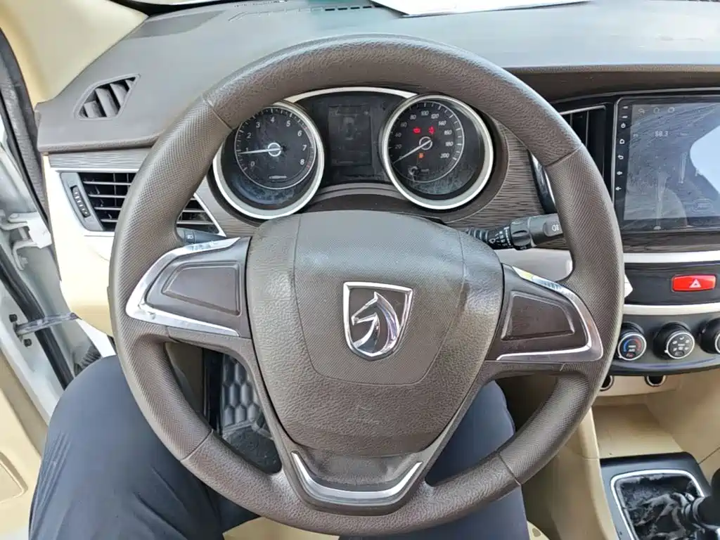Baojun 730 2020 2019 1.5L Manual Value Edition 7-Seater China VI