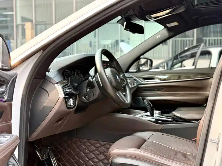 Photo 3 - BMW 6 Series GT