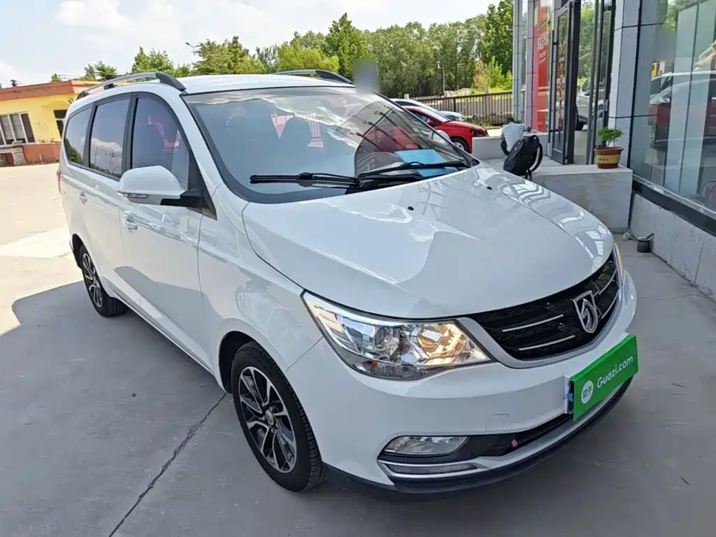 Baojun 730 2020 2019 1.5L Manual Value Edition 7-Seater China VI