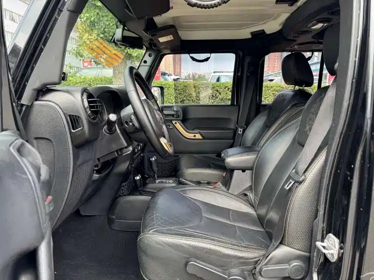 Фото 5 - Jeep Wrangler
