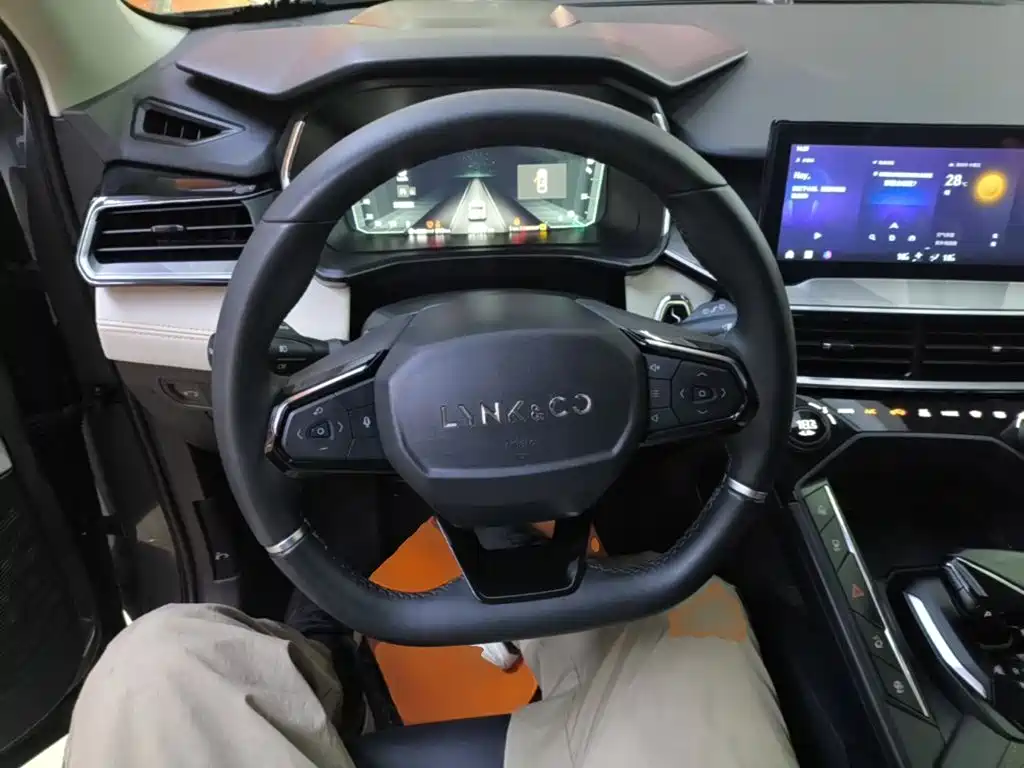 Lynk & Co 06 EM-P 2023 2022 PHEV 84KM Range Pro
