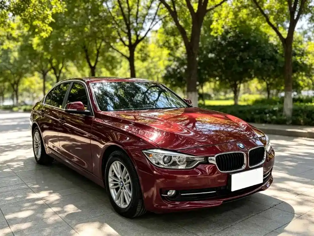 Photo 3 - BMW 3 Series