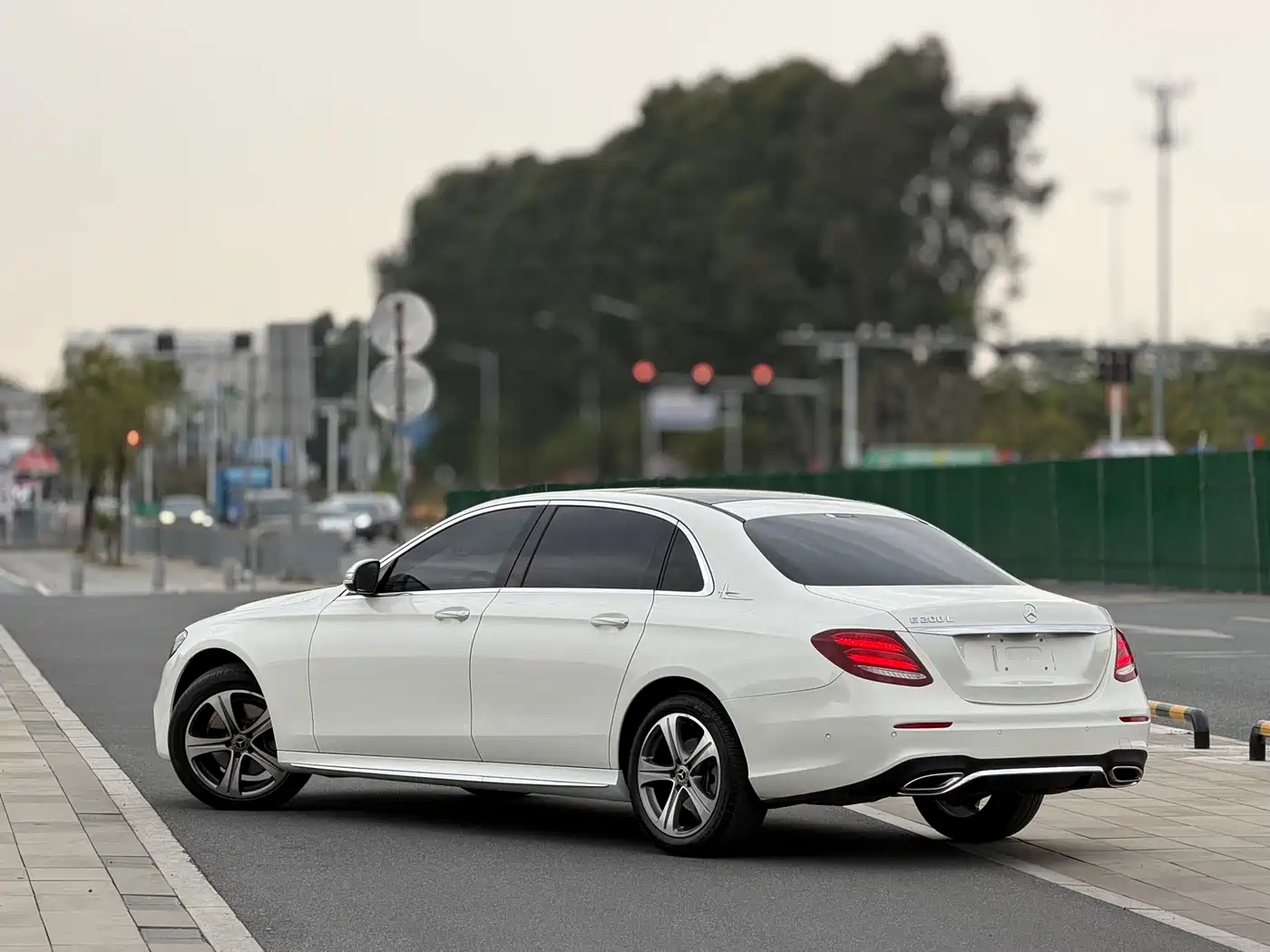 Mercedes-Benz E-Class 2018 Facelift E 200 L Sport фото 2